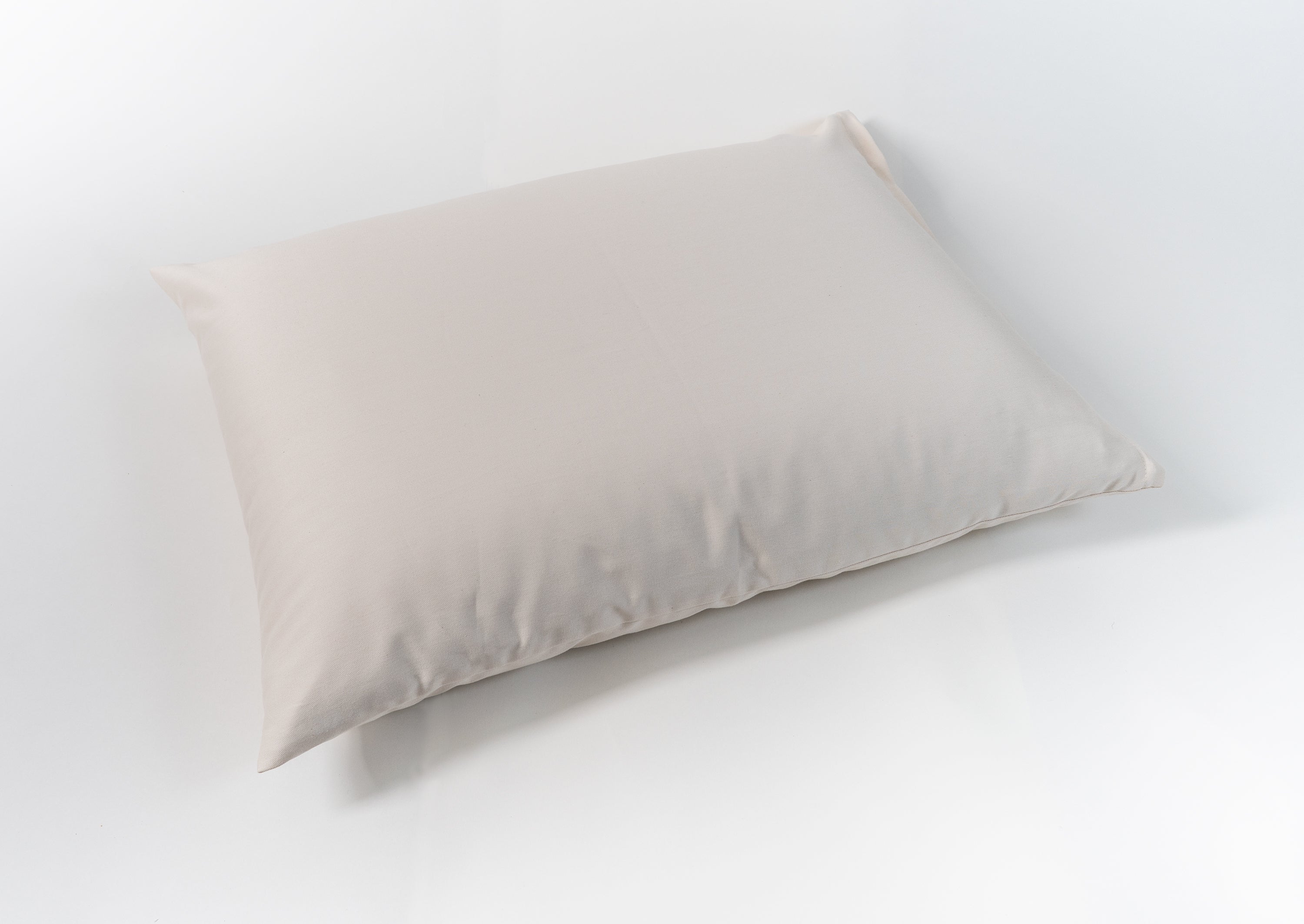 Natural Latex and wool pillow. Covered in a sateen fabric of organic cotton fibers.
